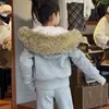Conjunto de Otoño e Invierno para Niñas 2025 Nuevo Estilo Coreano Sudadera con Capucha y Pantalones Casuales Forrados de Polar Conjunto de Dos Piezas Moderno