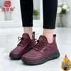 Sapatos de Algodão Femininos Atacado Transfronteiriço, Forrados com Lã para o Inverno, Impermeáveis, Quentes, Sola Plana, Sapatos para Mãe de Meia-Idade e Idosa, Botas Casuais de Algodão Antiderrapantes Femininas