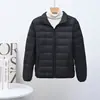 2025 Nueva Chaqueta de Plumas Corta Ligera con Cuello Alto para Otoño e Invierno, Tallas Grandes y Ampliadas, Chaqueta Casual con Dobladillo, Aspecto Moderno Adelgazante para Mujer