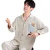 Pijama Masculino de Manga Larga y Pantalón Largo al por Mayor, Nuevo Estilo Otoño Algodón Puro Casual Cardigan Dibujos Animados Conjunto de Ropa de Casa que se Puede Usar Afuera