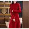 Otoño Invierno 2026 Vestido Liso de Longitud Media por Encima de la Rodilla Tejido de Punto de Cuello Semialto Vestido de Lana de Cintura Alta Capa Base Falda Larga de Corte A