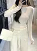 Venta al por mayor 2025 Nuevo Diseño Tops de Punto con Diamantes Calientes para Principios de Otoño para Mujer Súper Bonitos Ajustados Ligeros Camisas de Estilo Chino