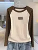 Camiseta feminina de algodão puro com gola redonda e mangas compridas, novo estilo outono 2026, corte slim, que valoriza a silhueta, camada interna, top com manga raglan