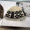 Chapéu de Lã Estilo Coreano Chapéu de Lã Retrô Chapéu de Tricô Feminino Pelúcia Chapéu para Frio Quente de Inverno Chapéu Versátil com Proteção para Orelhas para Homens