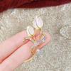 Moda Tulipa Broche Feminino High-end Luxo Elegante Terno Corpete Pin Acessórios Anti-corrida Opala Collar Agulha