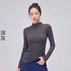 Top de yoga feminino com gola semi-alta, fendas laterais, mangas compridas, comprimento médio, cobre o quadril, camiseta base modeladora para yoga e dança