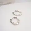 Nuevos Pendientes Dorados Hechos a Mano Estilo Retro Perlas de Agua Dulce Aguja de Plata 925 Adornos para Orejas Joyería Versátil Simple Estilo Barroco