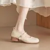 Zapatos Mary Jane vintage estilo francés con camelia para mujer, colección otoño 2026, adecuados para combinar con faldas, tacón grueso, correa única, cuero suave, zapatos de tacón bajo de una sola correa