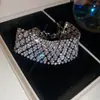 Pulsera Geométrica Hueca con Cierre Incrustado de Diamantes Estilo Minimalista, Pulsera Exagerada de Moda Transfronteriza Europea y Americana, Joyería de Lujo Ligero de Gama Alta