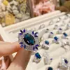 Anillo de Gema de Corindón Azul Camellia Haute Couture Joyería Diseño Lujo Francés Gama Alta Imitación Anillo de Diopsido Natural