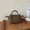 26 modelos nuevos de bolsos negros discretos y texturizados, estilo casual, versátiles para salidas diarias y para ir al trabajo, bolso de mano y bolso de hombro ligeros