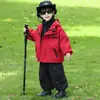 Jaqueta corta-vento infantil Outono 2026 Nova Estilosa Streetwear de Bebê Crianças com Capuz Corta-vento Superior Tendência