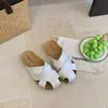 Mules cerrados extremadamente elegantes para mujer, perfectos para el verano de 2025, absolutamente hermosos cuando se combinan con una falda, sandalias planas antideslizantes sin cordones.