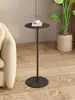 Mesa de Centro Redonda Pequena, Mesa de Cabeceira Metálica Moderna, Mesa Lateral para Sofá de Sala de Estar, Mini Mesa Simples Pequena para Varanda Quarto