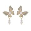 Pendientes con forma de mariposa suave, con forma de espiral antimosquitos y perlas, sin perforaciones, con diseño de temperamento femenino, para el té