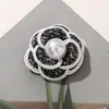 Tecido Xadrez Moda Estilo Tweed Pérola Camélia DIY Grampo de Cabelo Adorno Broche Sapatos, Chapéus, Bolsas, Acessórios de Vestuário