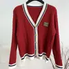 Nuevo Estilo Cárdigan de Punto Bordado Trenzado de Manga Larga Chanel Falda Plisada de Cintura Alta Traje de Cintura Ceñida Estilo Universitario Moderno