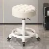 Taburete con Ruedas, Taburete Redondo Giratorio Ajustable para Salón de Belleza, Taburete de Trabajo para Peluquería y Salón de Uñas, Silla con Respaldo, Triple Protección, Piel de Microfibra