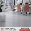 Piso cuero cemento piso directamente colocar piso colocar cojín área grande alfombra piso adhesivo pegamento trabajador