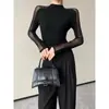 Camisa Básica Meia Gola para Mulheres no Outono Nova Camiseta Preta de Manga Longa com Recorte Sexy em Renda Transparente Top Tendência