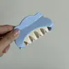 Pinza para el pelo de pinza de agarre de color contrastante estilo Luli azul marrón Pinza para el pelo triangular combinable para todo tipo de cabello Pinza de tiburón para el pelo Pinza para el pelo geométrica Accesorios para el pelo