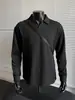 Camiseta patchwork de manga comprida com decote V estilo americano, jaqueta retro para estudante de alta resistência com modelagem solta, camisa polo masculina estilo outono na cor preta