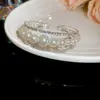 Pulseira Aberta de Pérolas Irregulares em Camadas com Cravação de Diamantes Moda Retrô Francesa Pulseira Versátil Joia de Luxo Leve de Alta Qualidade