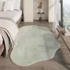 Alfombra de imitación cachemir de forma irregular de lujo ligero estilo italiano, gruesa y resistente al desgaste, para dormitorio, alfombra de noche a prueba de frío, alfombra para sofá y mesa de centro de sala de estar