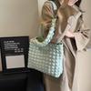 Bolso de mujer casual plisado portátil de moda de gran capacidad 2024 Verano para ir al trabajo, texturizado, de hombro, axila, bolso tote