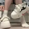 Tênis Brancos Populares para Estudantes, Sapatos Casuais de Solado Grosso para Aumentar a Altura de Mulheres Baixas, Tênis Brancos Versáteis para Mulheres, Estilo Coreano
