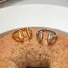 Anillo de luz de acero inoxidable Jie Ding joyería de lujo de alta gama no se decolora joyería de acero de titanio anillos transfronterizos anillo Europa y Estados Unidos