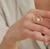 Anillo de perla hueca para mujer, simple y versátil, con un tacto de alta gama, diseño único, lujo ligero, elegante y ajustable para adaptarse al dedo índice.