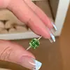 Anel Pequeno Cubo Verde Brilhante com Diamantes Vintage para Mulheres, Design Simples de Nicho, Luxo Leve, Elegante, Anel Aberto da Moda para o Dedo Indicador