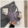 Bolso pequeño de moda para madre e hija, nuevo bolso casual versátil de hombro y cruzado para el verano de 2026, bolso tipo cubo de alta calidad