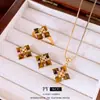 Set de pendientes, collar y anillo de plata chapada en oro real con circonita cúbica, piedra ojo de tigre y forma de flor de diamante - una lujosa y vintage colección de joyería para mujer