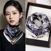 Bufanda Cuadrada Pequeña Estilo Occidental de Moda Bufanda Coreana de Algodón y Seda Hebilla Magnética Bufanda Versátil Bufanda Pequeña Delgada de Alta Gama Protección para el Cuello