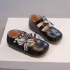 Zapatos de Cuero para Niños 2026 Primavera/Otoño Nuevo Estilo Lazo Pedrería Corte Bajo Zapatos de Princesa Estilo Coreano Versátiles para Niñas Zapatos de Estudiante Individuales
