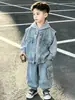Conjunto de Tres Piezas con Sudadera de Mezclilla para Niños para Primavera y Otoño, Atuendo Cool y Moderno Estilo Coreano para Niños, Ropa Infantil de Comercio Exterior para Niños Pequeños