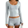 Conjunto Casual de Hogar para Mujer con Top de Manga Larga Sólido, Corte Ajustado y Sencillo, y Shorts de Cintura Baja con Borde Fruncido que se Ajustan a la Cadera