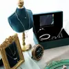 Exhibidor de Joyería de Lujo Ligero Estilo Europeo Bandeja Verde de Franela Soporte para Anillos Collares Estante Exhibición Escaparate Utilería para Fotos