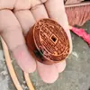 Madera de Azufaifo Golpeada por el Rayo Flor Espíritu de la Montaña Paz Colgante Llavero Accesorio Portátil Año del Zodiaco Placa de Paz Talla en Madera