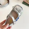 Sapatos Pequenos de Couro com Laço para Crianças 2025 Primavera e Outono Sapatos para Meninas Moda para Bebês Sapatos de Princesa com Solado Macio Tendência
