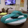 Percha transparente de flocado estilo japonés percha gruesa antideslizante percha de terciopelo para ropa percha de almacenamiento sin costuras