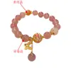 Moda de nicho simples e ultrarromântica pulseira de borboleta de cristal de morango e cristal de torre amarela para mulheres, joias de design de luxo leve exclusivas atacado