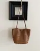 2026 Nueva Cesta de Verduras Tejida de Piel de Cordero Nicho de Gama Alta Bolso de Hombro Individual de Cuero Genuino Bolso Tote Retro para Mujer Fábrica al por Mayor