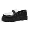 Sapatos masculinos de couro de ponta larga, sola grossa, com aumento de altura, de tamanho grande, para uso transfronteiriço; mocassins casuais brilhantes de couro envernizado, com salto grosso e moderno, sapatos da moda para cabeleireiros