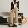Jeans Khaki para Mulheres, Forrado com Fleece, Espesso, Quente, Corte Solto, Levemente Flare, Não Apertado, Estilo Retro Americano, Cintura Média-Baixa, Que Valoriza a Altura, Emagrecedor
