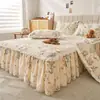 Lençol de Elástico Fresco Pastoral Saia de Cama Duas em Um Peça Única Acolchoada Universal Quatro Estações com Colcha Franzida Conjunto de Três Peças