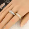 Anillo geométrico de lujo ligero con incrustaciones densas de circonita, súper brillante, diseño minimalista de alta gama de nicho, adecuado para apilar, añade un sentido de ambiente