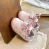 Tênis Infantil Forrest Gump 2026 Outono Novo Estilo Tênis de Cadarço com Bolinhas para Meninas Acessório de Desenho Animado para Meninas Sapatos Casuais